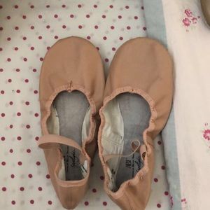Girl’s Ballet Shoes